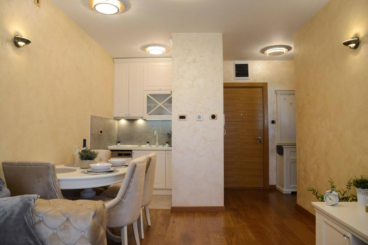 Tesla 70 Apartment With Secure Parking In The Garage โนวีซาด ภายนอก รูปภาพ