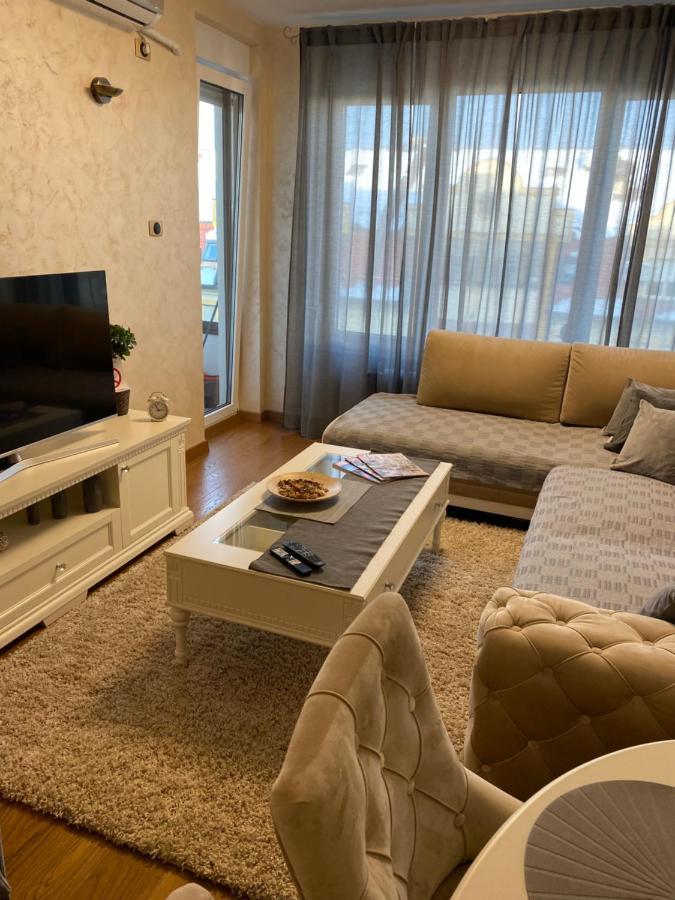 Tesla 70 Apartment With Secure Parking In The Garage โนวีซาด ภายนอก รูปภาพ